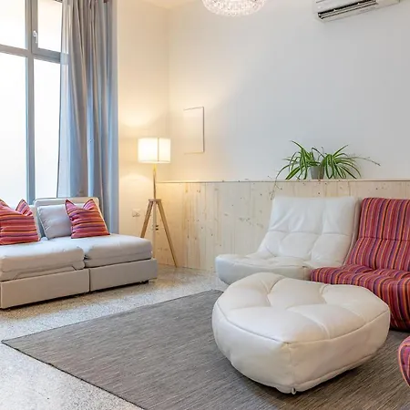 Moderno Loft A Due Passi Dal Lago شقة